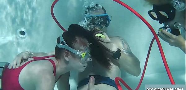  underwater blowjob goes two way